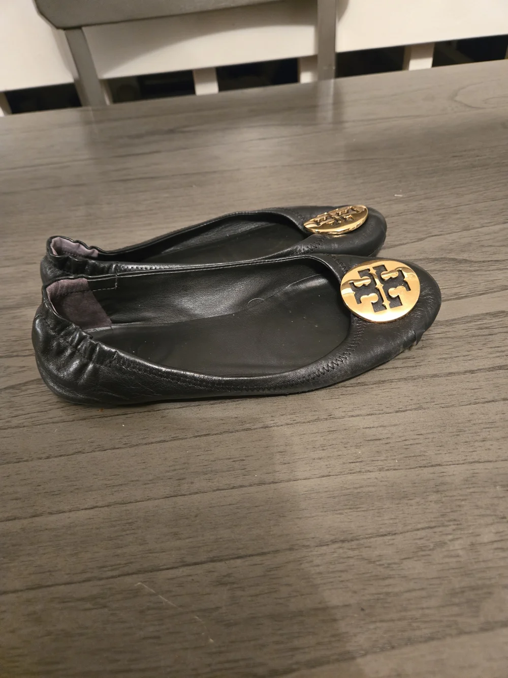 Tory Burch Minnie Travel Flat Black Leather Gold Medallion Logo Ballet Flats 9 M